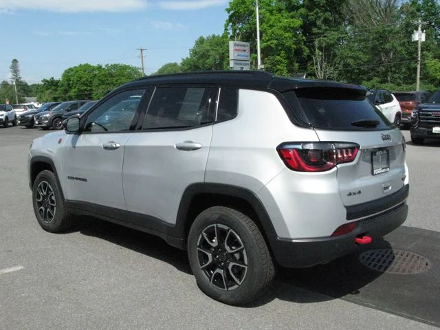 2025 Jeep Compass Trailhawk — photo