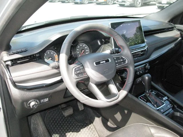 2025 Jeep Compass Trailhawk — photo