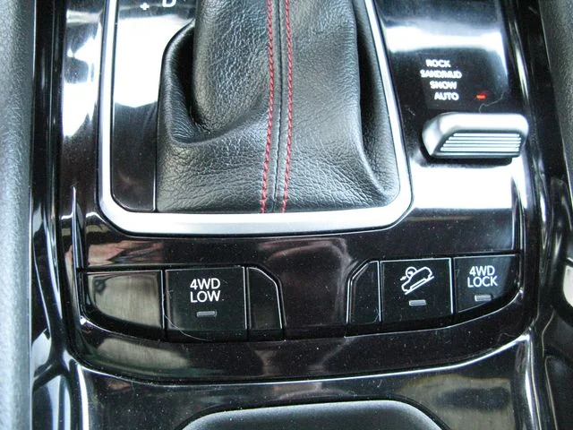 2025 Jeep Compass Trailhawk — photo