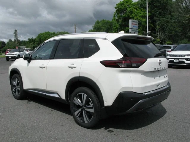 2023 Nissan Rogue SL — photo