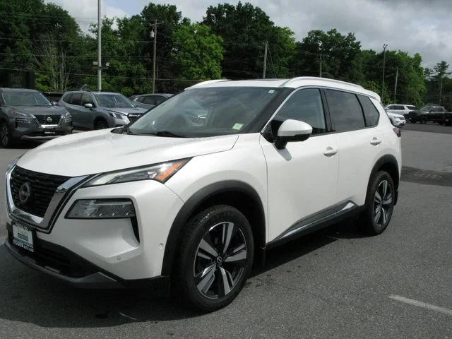 2023 Nissan Rogue SL — photo