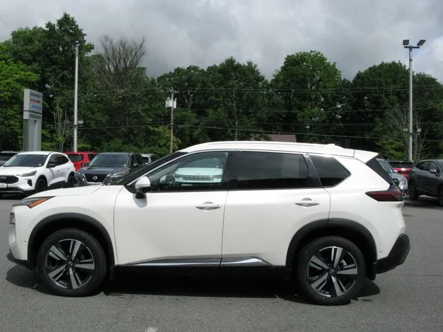 2023 Nissan Rogue SL — photo