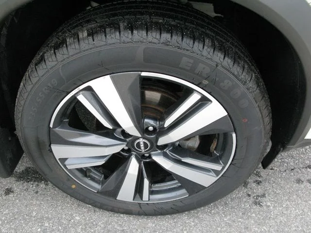 2023 Nissan Rogue SL — photo