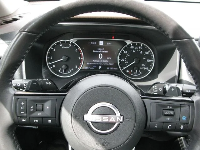 2023 Nissan Rogue SL — photo