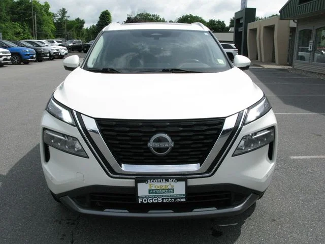 2023 Nissan Rogue SL — photo