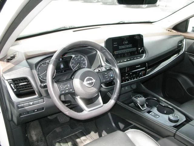 2023 Nissan Rogue SL — photo