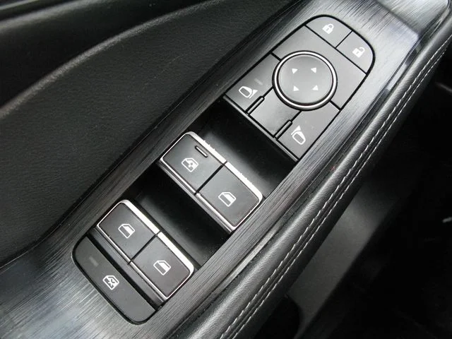 2023 Nissan Rogue SL — photo