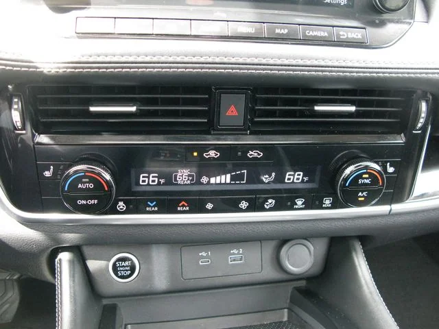 2023 Nissan Rogue SL — photo