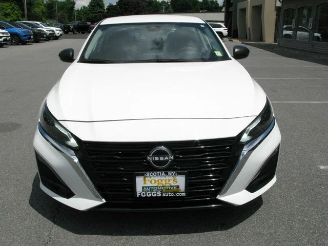 2025 Nissan Altima 2.5 SV — photo