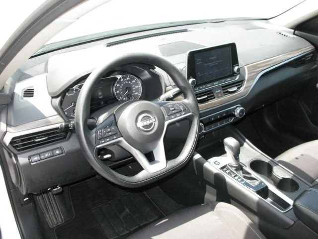 2025 Nissan Altima 2.5 SV — photo