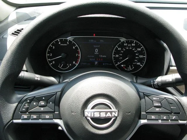 2025 Nissan Altima 2.5 SV — photo
