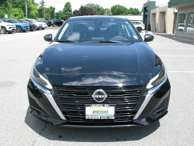 2025 Nissan Altima 2.5 SV — photo