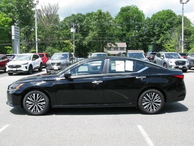 2025 Nissan Altima 2.5 SV — photo