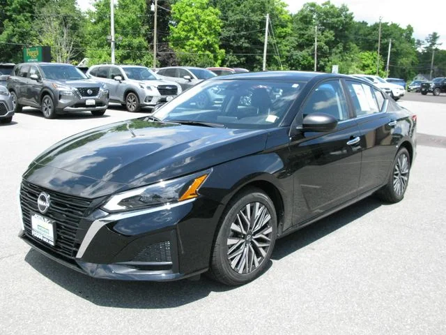 2025 Nissan Altima 2.5 SV — photo