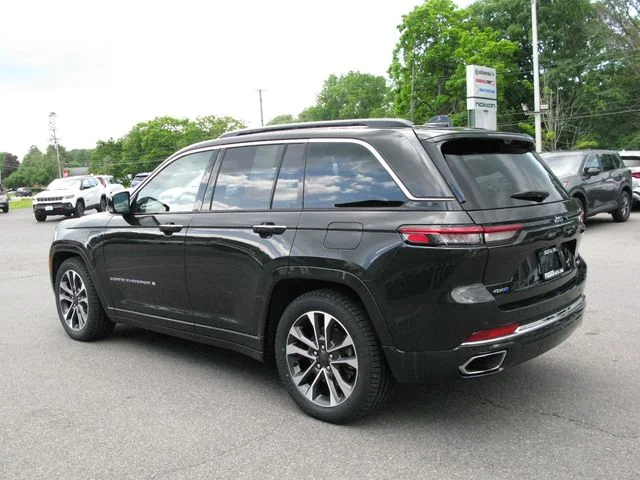 2023 Jeep Grand Cherokee Overland 4xe — photo