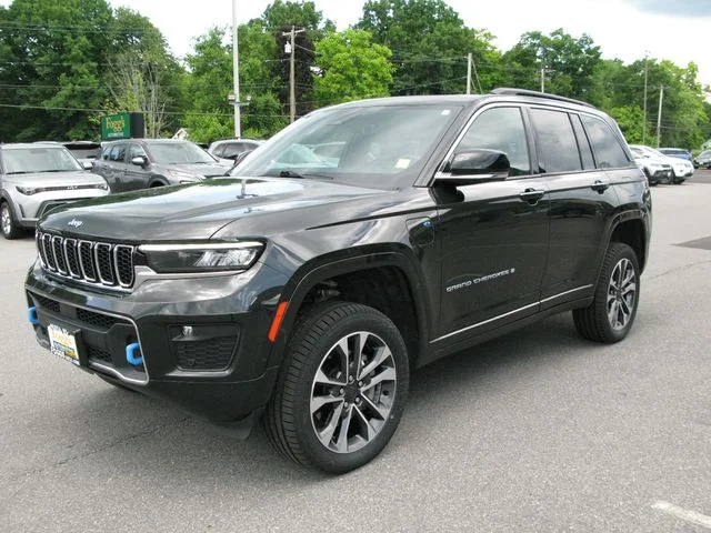 2023 Jeep Grand Cherokee Overland 4xe — photo