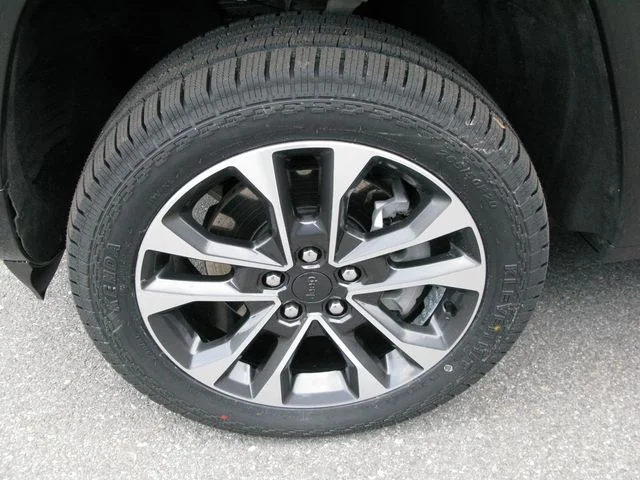 2023 Jeep Grand Cherokee Overland 4xe — photo