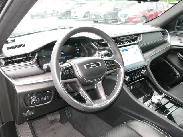 2023 Jeep Grand Cherokee Overland 4xe — photo