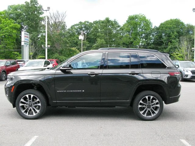 2023 Jeep Grand Cherokee Overland 4xe — photo