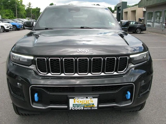 2023 Jeep Grand Cherokee Overland 4xe — photo