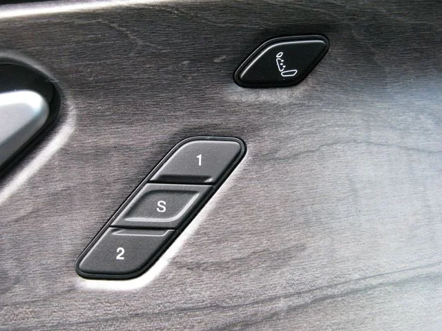 2023 Jeep Grand Cherokee Overland 4xe — photo