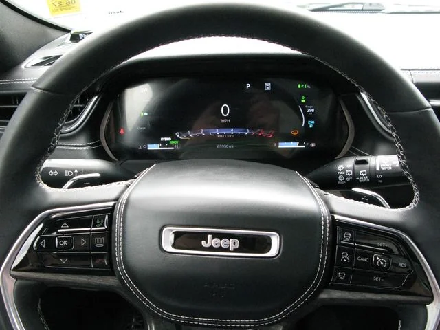 2023 Jeep Grand Cherokee Overland 4xe — photo