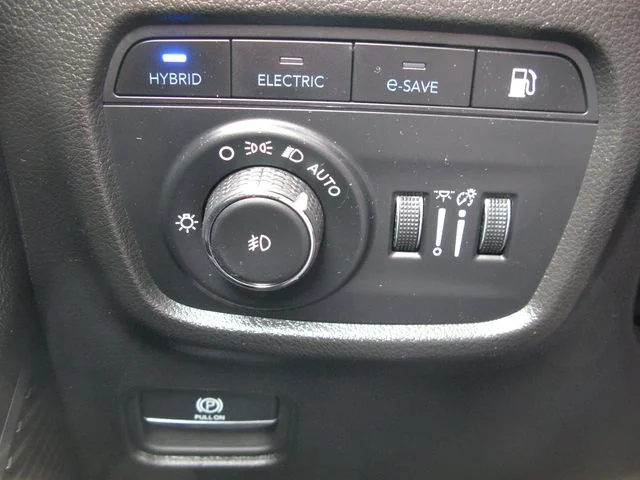 2023 Jeep Grand Cherokee Overland 4xe — photo