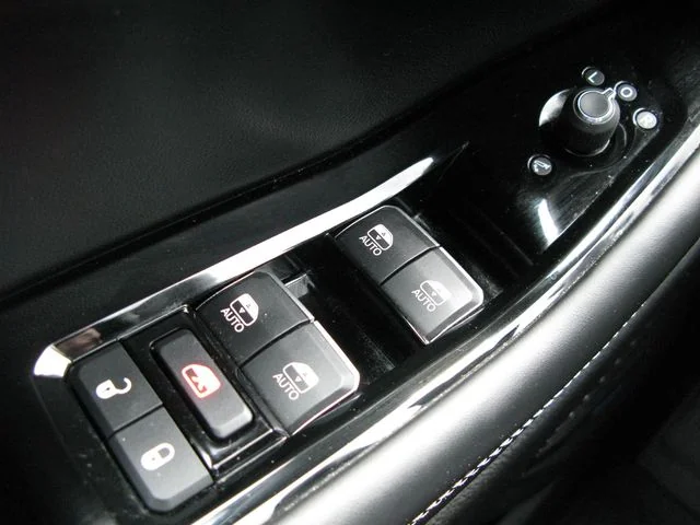 2023 Jeep Grand Cherokee Overland 4xe — photo
