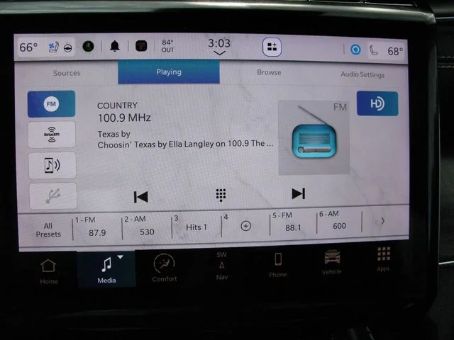2023 Jeep Grand Cherokee Overland 4xe — photo