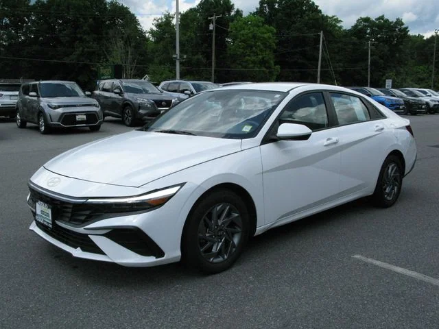 2024 Hyundai ELANTRA SEL — photo