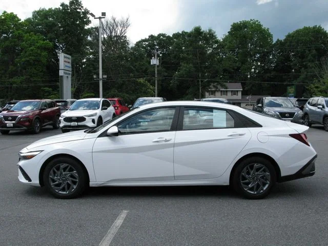 2024 Hyundai ELANTRA SEL — photo