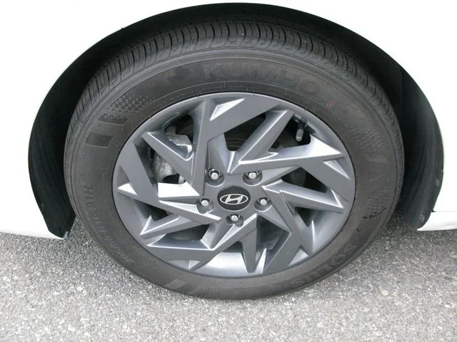 2024 Hyundai ELANTRA SEL — photo