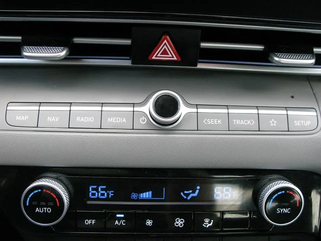 2024 Hyundai ELANTRA SEL — photo
