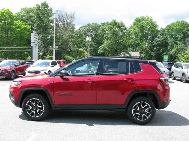 2025 Jeep Compass Trailhawk — photo