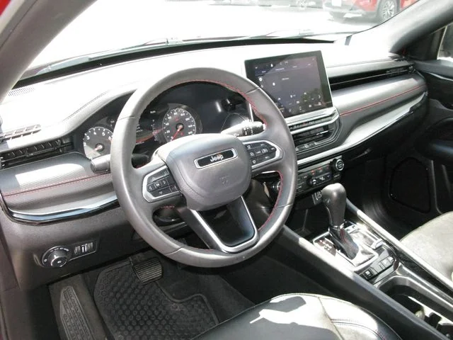 2025 Jeep Compass Trailhawk — photo