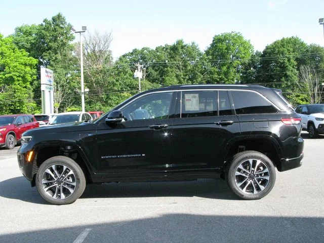 2023 Jeep Grand Cherokee Overland 4xe — photo