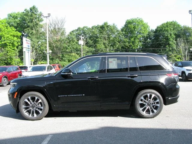 2023 Jeep Grand Cherokee Overland 4xe — photo