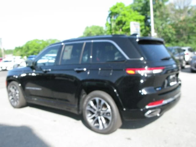 2023 Jeep Grand Cherokee Overland 4xe — photo