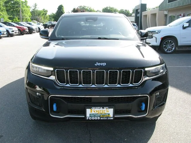 2023 Jeep Grand Cherokee Overland 4xe — photo