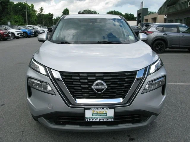 2023 Nissan Rogue SV — photo