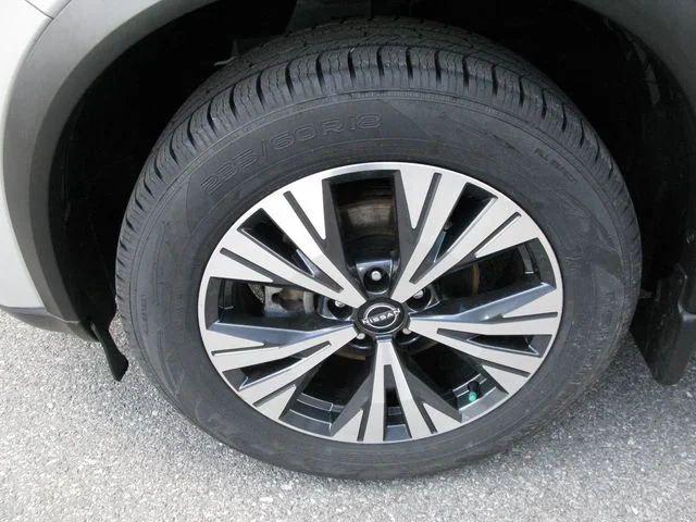 2023 Nissan Rogue SV — photo