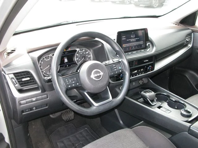 2023 Nissan Rogue SV — photo