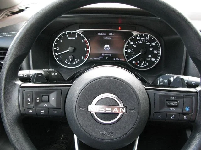 2023 Nissan Rogue SV — photo