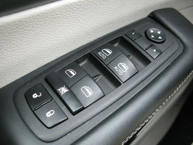 2023 Chrysler Pacifica Touring L — photo