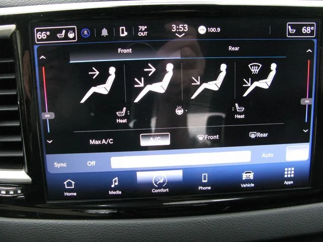 2023 Chrysler Pacifica Touring L — photo