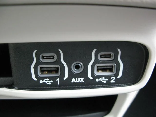 2023 Chrysler Pacifica Touring L — photo