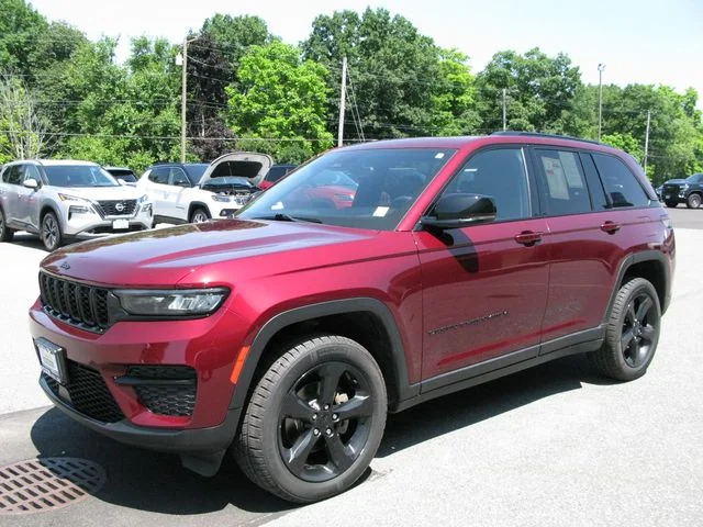 2023 Jeep Grand Cherokee Altitude — photo
