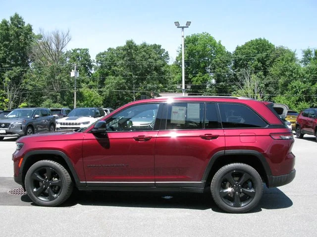 2023 Jeep Grand Cherokee Altitude — photo