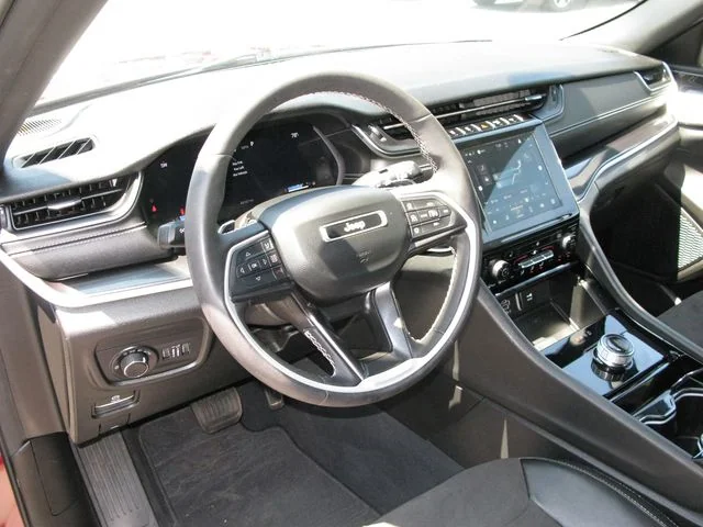 2023 Jeep Grand Cherokee Altitude — photo