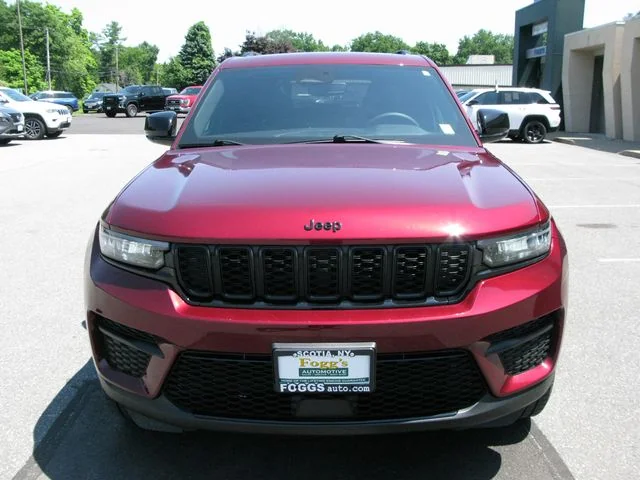 2023 Jeep Grand Cherokee Altitude — photo